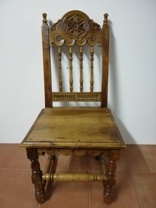 silla,rustica,madera,maciza,tallada,casarural,decoracacion,restaurada.-antiguedadesymueblesasenjocalderon